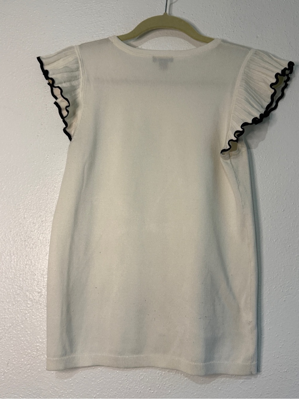 Ann Taylor Cream Knit Top with Black Trimmed Flutter Sleeves. Sz M. - Picture 4 of 6